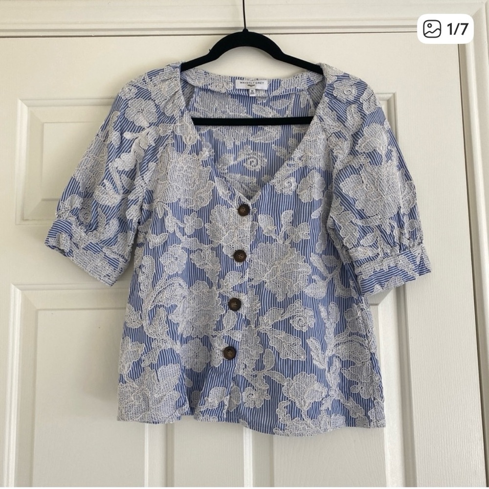 Anthropologie Waverly Grey Striped Floral Embroidered Puff Sleeve Button Up Med